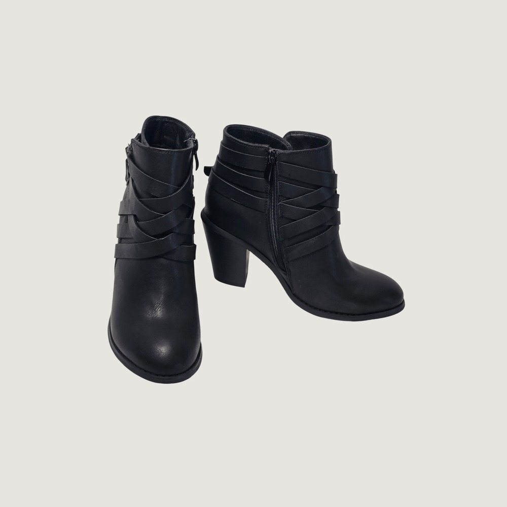 Journee Collection Black Strappy Buckle Block Heel Ankle Boots Booties Sz 7.5